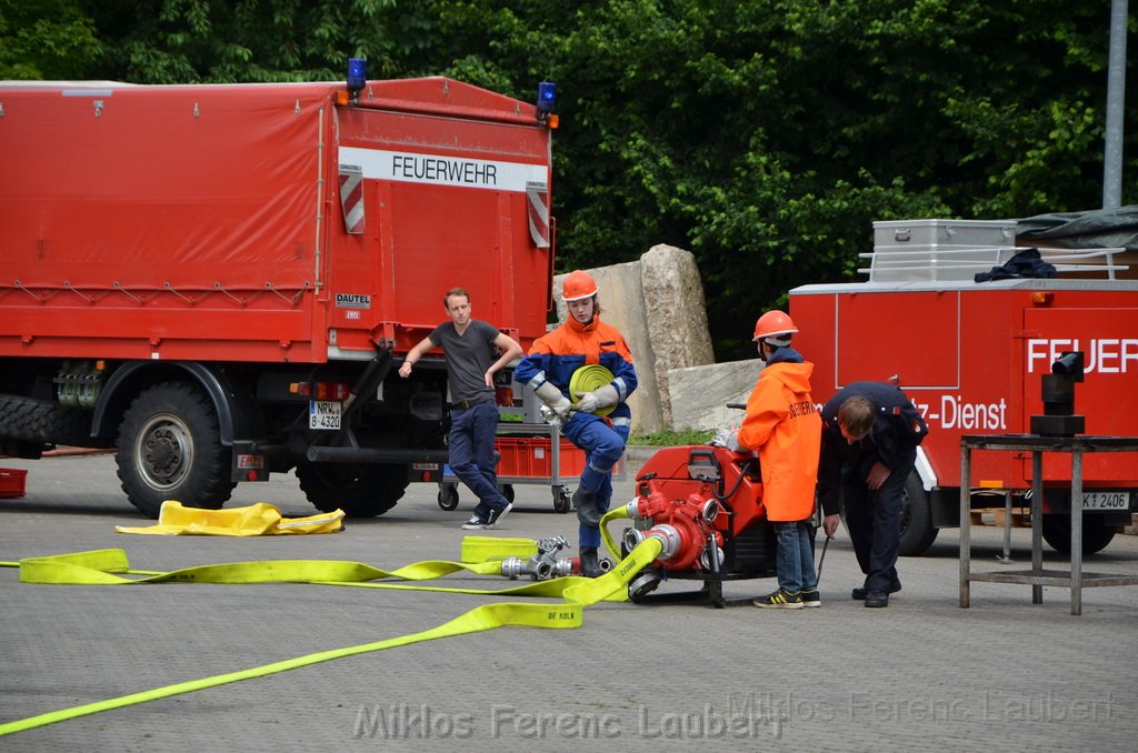 Tag der Offenen Tuer BF Koeln Weidenpesch Scheibenstr P205.JPG